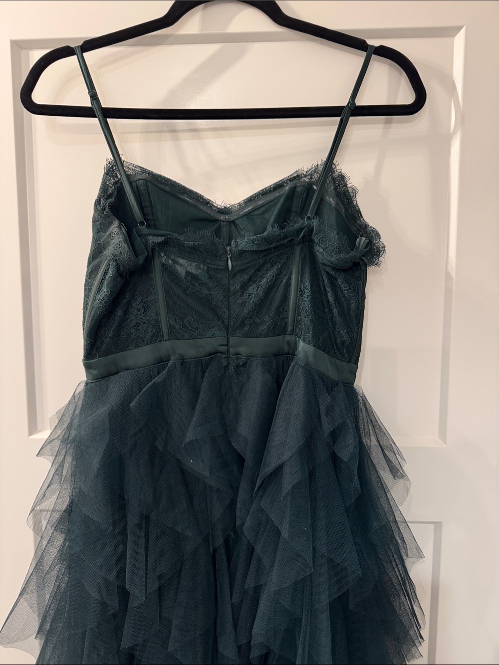 Beautiful gown with tulle skirt - Picture 4 of 4
